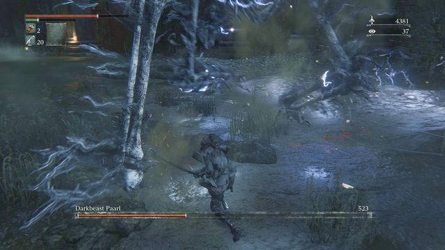 Uderzanie w nogi może powalić Bestię. - Mroczna bestia Paarl | Bossowie w Bloodborne - Bloodborne - poradnik do gry