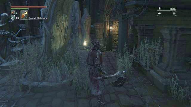 Za ciałem po prawej stronie znajdziesz drabinę - wychodząc po niej odblokujesz skrót. - Stare Yharnam | Opis przejścia Bloodborne - Bloodborne - poradnik do gry