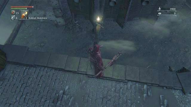 Z góry ciężko trafić na drewnianą belkę, jednak jest to możliwe. I opłacalne. - Centrum Yharnam - Akwedukt | Opis przejścia Bloodborne - Bloodborne - poradnik do gry