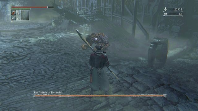 Wiedźmę z Hemwick możesz bez problemu zachodzić od tyłu. - Wiedźma z Hemwick | Bossowie w Bloodborne - Bloodborne - poradnik do gry
