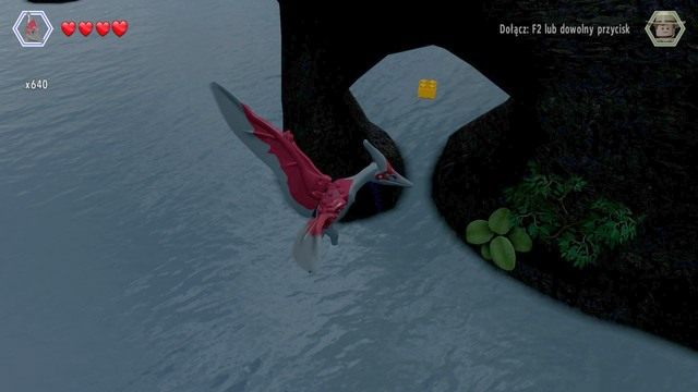 Przeleć pod skałą na wymaganej wysokości by otrzymać kolejny złoty klocek - Ptaszarnia na Isla Sorna | Jurassic Park III - sekrety - LEGO Jurassic World - poradnik gry