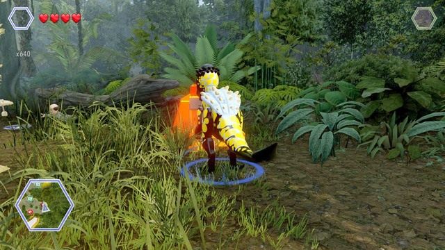 Korzystając z tyranozaura lub dinozaura stworzonego przez ciebie, zniszcz pokazany na obrazku ognisty obiekt z LEGO - Terytorium Ankylozaura | Jurassic Park III - sekrety - LEGO Jurassic World - poradnik gry