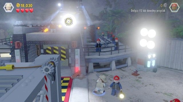 Zmień postać na Roberta i strzel w widoczne na obrazku halogeny - Prolog | Jurasic Park - opis przejścia - LEGO Jurassic World - poradnik gry