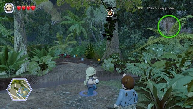 Przeskakuj przez przeszkody i rośliny a dostaniesz się do małego strumyka - Przywracanie zasilania | Jurasic Park - opis przejścia - LEGO Jurassic World - poradnik gry
