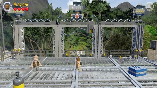 Po wystrzeleniu świni, skorzystaj z drabiny i wejdź na wyższy poziom zagrody - Witamy w Świecie Jurajskim | Jurassic World - opis przejścia - LEGO Jurassic World - poradnik gry