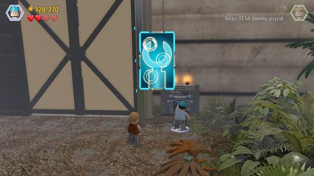 Jako Nick, podejdź do głównej bramy i zhakuj konsolę by wydostać się na zewnątrz - Witamy w Świecie Jurajskim | Jurassic World - opis przejścia - LEGO Jurassic World - poradnik gry