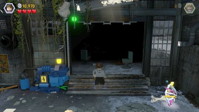 Trzeci przedmiot, lód na patyku będzie w lodówce po lewej stronie - Na wolności | Jurassic World - opis przejścia - LEGO Jurassic World - poradnik gry