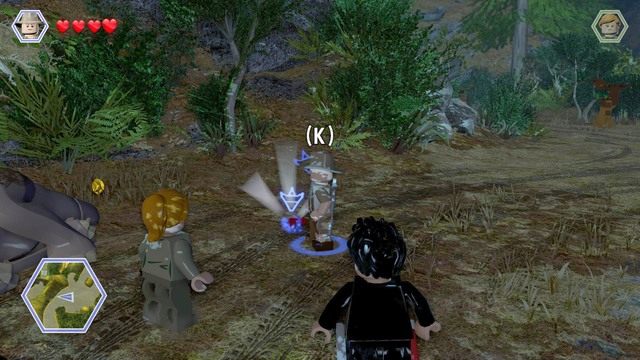 Postacią Rolanda podejdź do triceratopsa a znajdziesz leżący obok niego niebieski klocek - Zwierzyna | Jurassic Park The Lost World - opis przejścia - LEGO Jurassic World - poradnik gry