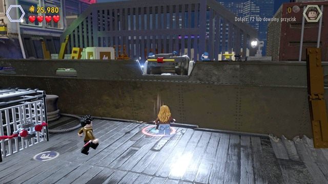 Żeby wskoczyć na górę musisz użyć postaci Sary - San Diego | Jurassic Park The Lost World - opis przejścia - LEGO Jurassic World - poradnik gry