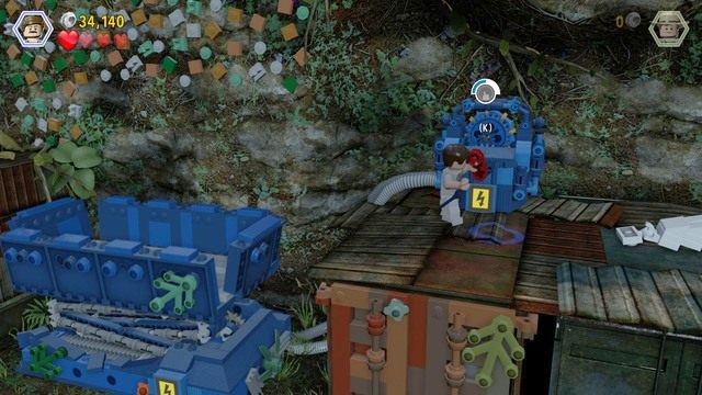 Z liny skorzystaj jako Grant i po wejściu na górę, wykop z ziemi szkielet, który posłuży za pomost - Lądowisko | Jurassic Park III - opis przejścia - LEGO Jurassic World - poradnik gry