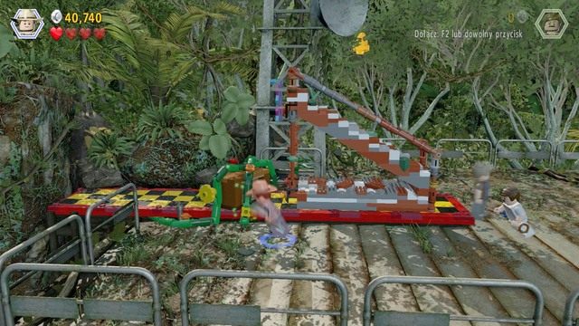 Z rozsypanych klocków stwórz schody, które później popchnij w stronę skały - Lądowisko | Jurassic Park III - opis przejścia - LEGO Jurassic World - poradnik gry
