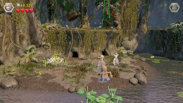 Przeskocz nad wodą i zmień postać na Erica po czym rzuć w stronę dinozaurów zapachem tyranozaura by je odgonić - Eric Kirby | Jurassic Park III - opis przejścia - LEGO Jurassic World - poradnik gry