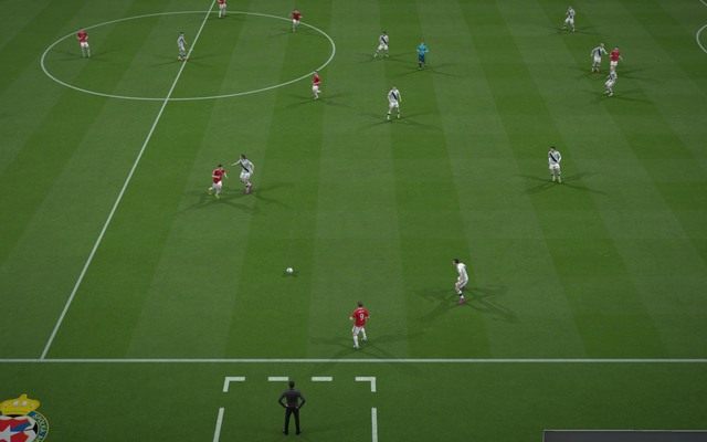 Świetnym pomysłem na rozmontowanie defensywy rywala jest wymiana kilku krótkich podań na małej przestrzeni - Jak dobrze wyprowadzić atak pozycyjny? | Atak w FIFA 16 - FIFA 16 - poradnik do gry