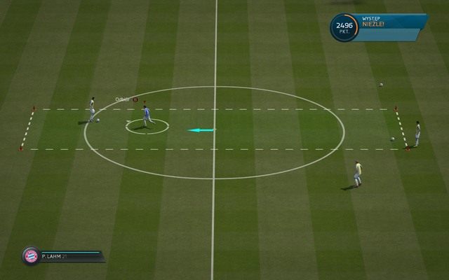 Bliźniaczo podobne wyzwanie do poprzedniego - tym razem jednak do odbioru piłki spod nóg dwóch zawodników używamy wślizgu - Podstawy | Gry treningowe w FIFA 16 - FIFA 16 - poradnik do gry