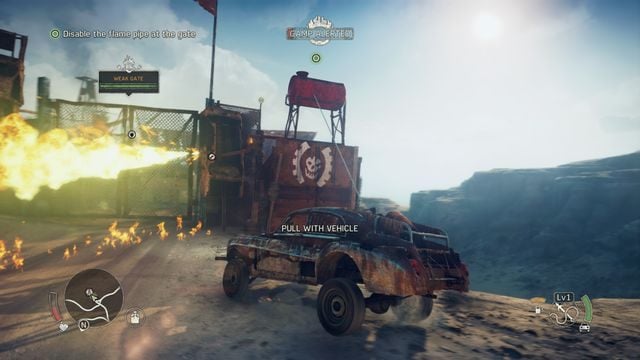 Użyj harpuna do przewrócenia wieżyczki ze snajperem oraz zbiornikiem paliwa przy bramie. - Sprawiedliwa praca | Opis przejścia Mad Max - Mad Max - poradnik do gry