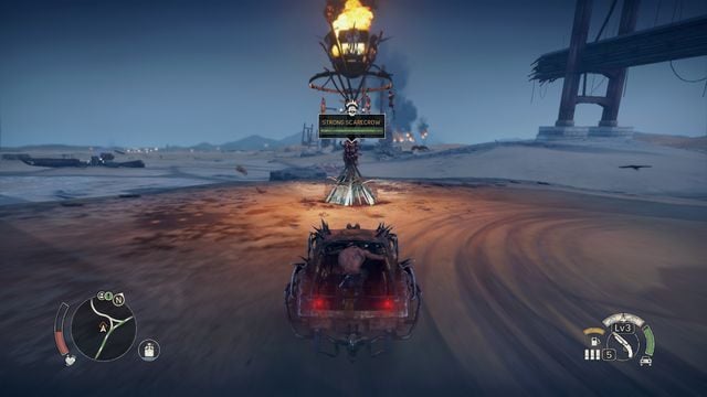 Przyśpiesz tuż przed wjechaniem w Straszak, aby zmaksymalizować siłę uderzenia. - Straszaki i snajperzy w Mad Max | Aktywności - Mad Max - poradnik do gry