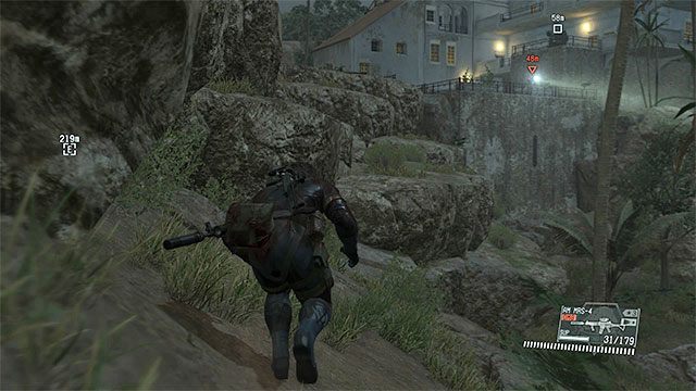 Wdrap się po skałach na lewo od posiadłości - Odnalezienie Code Talkera | Misja 28 - Code Talker | Solucja Metal Gear Solid V - Metal Gear Solid V: The Phantom Pain - poradnik do gry