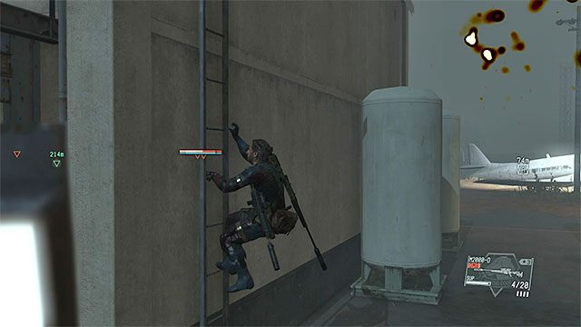 Zanim zajmiesz się Skullsami powinieneś wybrać sobie dobre miejsce do wyprowadzania kolejnych ataków - Jak wygrać bitwę ze Skullsami na lotnisku? | Misja 29 - Metallic Archaea - Metal Gear Solid V: The Phantom Pain - poradnik do gry