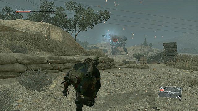 Ataki laserowe mecha są bardzo niebezpieczne - Zestawienie ataków Sahelanthropusa | Jak pokonać Sahelanthropusa (finałowy boss rozdziału 1)? - Metal Gear Solid V: The Phantom Pain - poradnik do gry
