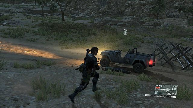 Pierwszym gazik to ten, którym wrogowie planują przetransportować kobietę inżyniera - Pozostałe opcjonalne cele w misji Close Contact | Misja 24 - Close Contact - Metal Gear Solid V: The Phantom Pain - poradnik do gry