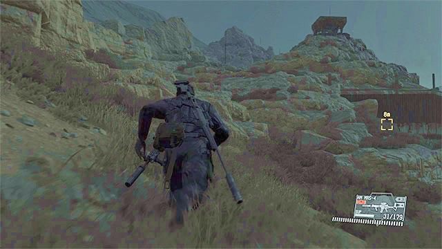 Tak jak wcześniej zdecyduj się na wspinaczkę po skałach na zachód od koszar - Misja 39 - [Total Stealth] Over the Fence | Misja 39 | Solucja MGS V - Metal Gear Solid V: The Phantom Pain - poradnik do gry