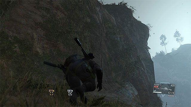 Jeśli nie chcesz walczyć z kobietami-snajperami to możesz je ominąć - wdrapuj się na kolejne skały i użyj ściany do wspinaczki - Misja 48 - [Extreme] Code Talker | Misje 47, 48 i 49 | Solucja MGS V - Metal Gear Solid V: The Phantom Pain - poradnik do gry