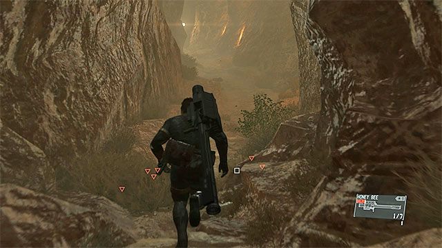 Wyjdź z jaskini ze zdobytą bronią Honey Bee - Eksfiltracja z odnalezioną bronią Honey Bee | Misja 6 - Where Do the Bees Sleep? - Metal Gear Solid V: The Phantom Pain - poradnik do gry