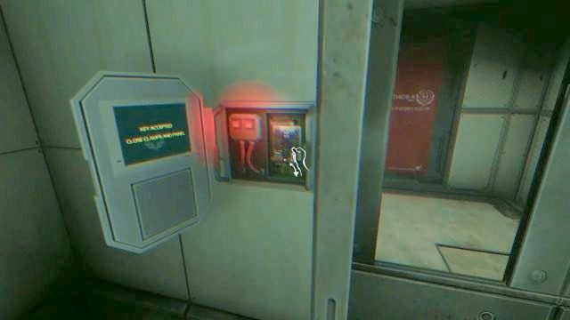 Umieść chip na środku, a następnie zabezpiecz go dźwigniami - pospiesz się, gdyż zbliża się wróg! - 13 - Laboratorium Theta | Opis przejścia SOMA - SOMA - poradnik do gry