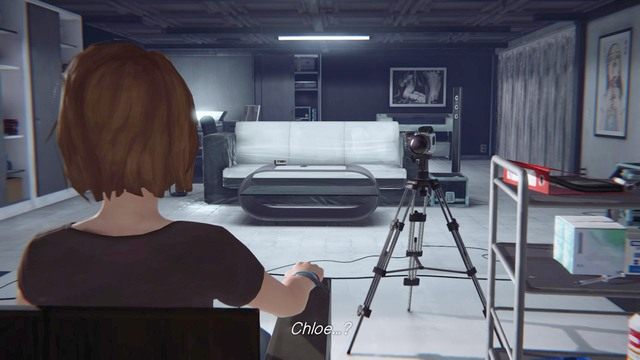 Po przebudzeniu się w dark room, porozglądaj się po otoczeniu - Life is Strange: Polarized, Rozdział 1 - solucja, opis przejścia - Life is Strange - poradnik do gry