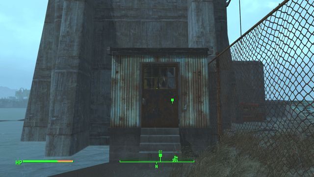 Pompa, którą musisz naprawić znajduje sie wewnątrz tej przybudówki. - Garaż Atomowych Kotów | Południowy Boston - Sektor 9 | Mapy Fallout 4 - Fallout 4 - poradnik do gry