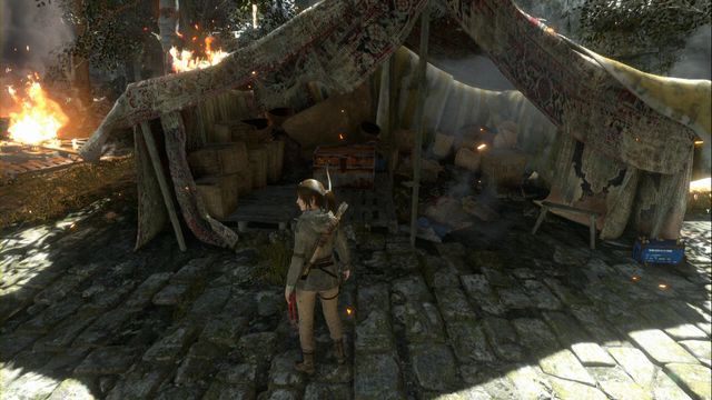 W namiocie, na wprost zejścia do niższej partii lokacji - Skrzynie i freski | Akropol | Skarby i sekrety w Rise of the Tomb Raider - Rise of the Tomb Raider - poradnik do gry