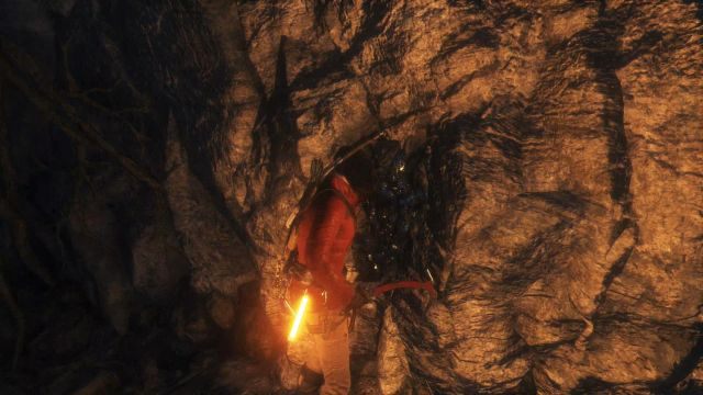 W jaskini musisz jeszcze poszukać tkaniny niezbędnej do ulepszenia strzał - Rise of the Tomb Raider: Znajdź tkaninę do ulepszenia zatrutej strzały | Syberia - Rise of the Tomb Raider - poradnik do gry