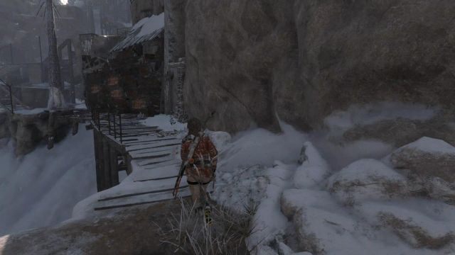 Po otrzymaniu misji dodatkowej najlepiej skupić się na kilkadziesiąt minut na eksploracji tego fragmentu okolicy - Rise of the Tomb Raider: Znajdź wejście do starego więzienia | W szeregach wroga - Rise of the Tomb Raider - poradnik do gry