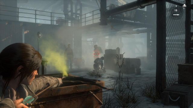Dojdziesz do pomieszczenia, w którym kilku stojących obok siebie przeciwników próbuje dostać się do sejfu - Rise of the Tomb Raider: Dołącz do Jacoba | Znów sama - Rise of the Tomb Raider - poradnik do gry