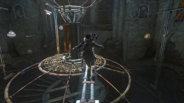 Wskocz na równoważnię i przebiegnij po nie pod zakratowaną podstawę dużego urządzenia - Rise of the Tomb Raider: Użyj planetarium | Ścieżka Nieśmiertelnych - Rise of the Tomb Raider - poradnik do gry