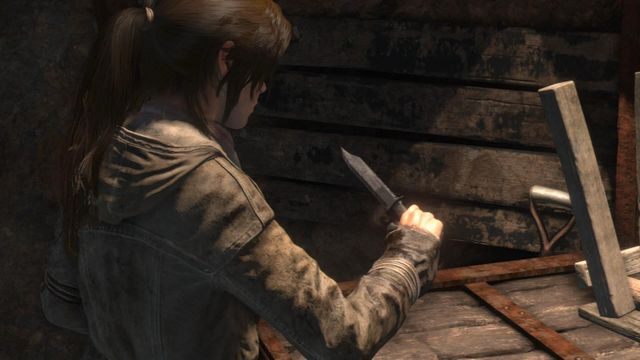 Lara znajdzie nóż, który odtąd przyda się zarówno do przecinania lin jak i szybkiej likwidacji niczego niespodziewających się wrogów - Rise of the Tomb Raider: Znajdź drogę przez górę | Skrót - Rise of the Tomb Raider - poradnik do gry