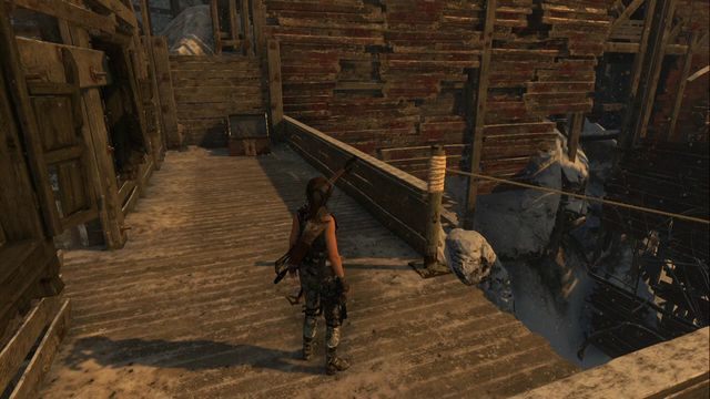 Po wspięciu się na dach jednego z budynków, skąd zjeżdżasz po linie - Skrzynie i skarby z krypty | Kompleks radziecki | Skarby Rise of the Tomb Raider - Rise of the Tomb Raider - poradnik do gry