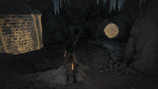 Zaraz po wejściu do krypty (znajduje się ono pod wodą, musisz przepłynąć kawałek pod budynkiem) - Freski i skrzynie | Zaginione miasto | Skarby w Rise of the Tomb Raider - Rise of the Tomb Raider - poradnik do gry