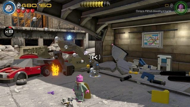 Stan Lee będzie uwięziony w samochodzie pod mostem - Stan Lee / Czerwony klocek | Mściciele do boju - sekrety - LEGO Marvels Avengers - poradnik do gry