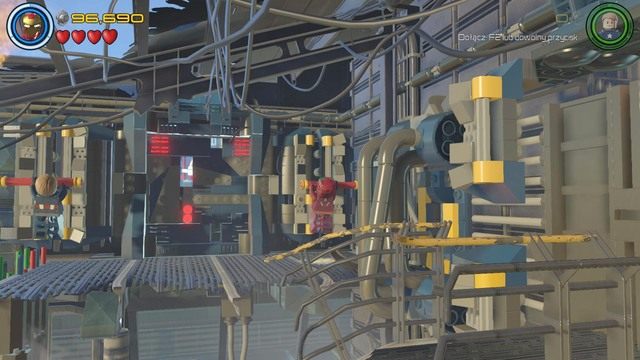 W kolejnej części lokacji zniszcz wszystkie pojemniki znajdujące się obok drzwi i wykonaj z nich drążki dla Kapitana Ameryki - Chaos na Hellicarrierze | Opis przejścia | LEGO Marvels Avengers - LEGO Marvels Avengers - poradnik do gry