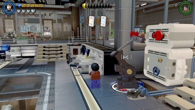 Z sejfu wypadnie kilka klocków, z których musisz zbudować ramię - Bez sznurków nie jest źle | Opis przejścia | LEGO Marvels Avengers - LEGO Marvels Avengers - poradnik do gry