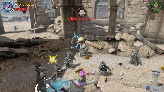 W momencie, w którym Ultron uwięzi Thora w potyczce jeden na jednego, musisz zmienić postać na Visiona i podać mu jego młot - Ultron traci rezon | Opis przejścia | LEGO Marvels Avengers - LEGO Marvels Avengers - poradnik do gry