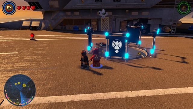 Będąc na Helicarrierze, podejdź do widocznej na obrazku windy by dostać się do środka - Jak dostać się do Helicarriera? | Często zadawane pytania - LEGO Marvels Avengers - poradnik do gry