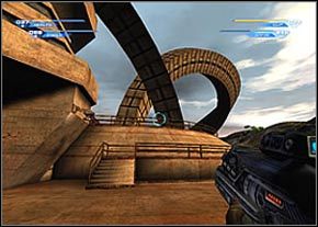 Ruszaj po schodkach na gorę i dalej chodnikiem do miejsca, gdzie natkniesz się na właz - Power Plant - część 1 | Sanctuary | Unreal II The Awakening - Unreal II: The Awakening - poradnik do gry