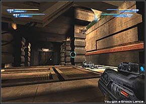 Ruszaj niżej i zabierz zdrowie ze skrzyni obok przejścia do oświetlonego pomieszczenia - Mining Complex Entrance | Sanctuary | Unreal II The Awakening - Unreal II: The Awakening - poradnik do gry