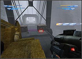 Do tego standardowo dwie wieżyczki, pole siłowe i człowiek chowający się za skrzynią, tym razem po lewej - Outside Polaris | Janus | Unreal II The Awakening - Unreal II: The Awakening - poradnik do gry