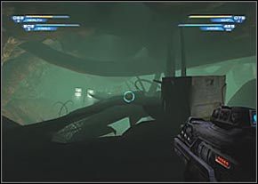 Wespnij się na platformę i zabierz naboje, oraz podlecz nadwątlone walką siły - Outside the Terraforming Plant - część 2 | Acheron | Unreal II The Awakening - Unreal II: The Awakening - poradnik do gry