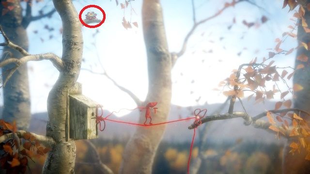 Kolejny guzik, łatwo zapamiętać miejsce, dzięki budce dla ptaków - Poziom 4 - Mountain Trek | Opis przejścia Unravel - Unravel - poradnik do gry