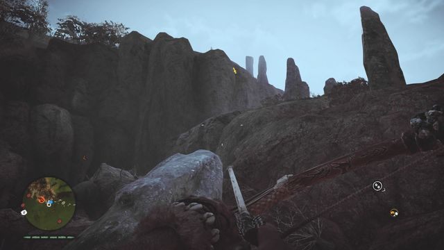 Stojąc na dole, nieopodal miejsca, gdzie możesz wykonać zadanie poboczne, spójrz do góry - Maski Izila | Południowe Oros | Far Cry Primal - Far Cry Primal - poradnik do gry