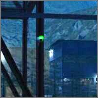 Wyjdź jedynymi możliwymi drzwiami (niebieskie) - Infiltration - część 1 | Misja 1 w IGI 2 Covert Strike - IGI 2: Covert Strike - poradnik do gry